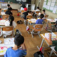 水彩絵の具に挑戦！【１年生】