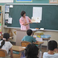 昼休み　本の読み聞かせ