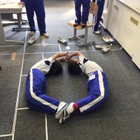 11月26日（火) ３年生 からだを使ってアルファベットを作りました！ 