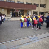 小中連携あいさつ運動の様子