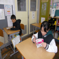 12月19日（木）５年生　朝の読書 