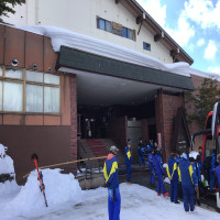 １年生スキー宿泊学習　会津たかつえスキー場に到着