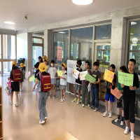 ５年生　「朝のあいさつ運動」