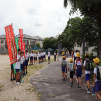 あいさつ運動で、小学校へ行きました。